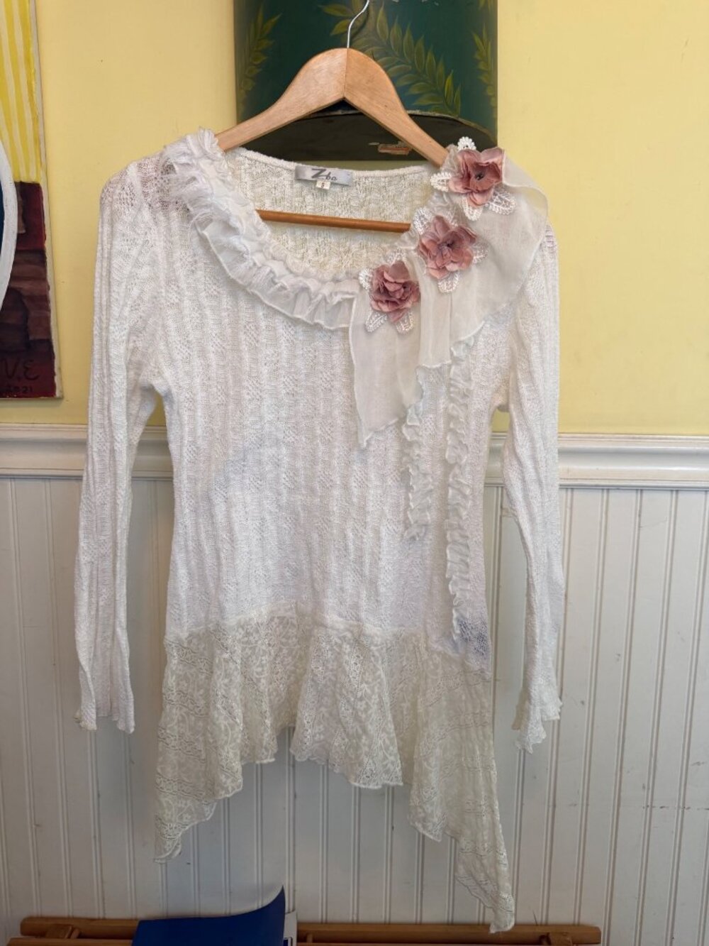 Vintage-Inspired White Lace Knit Top W/ Floral Embellishments & Ruffle Hem S